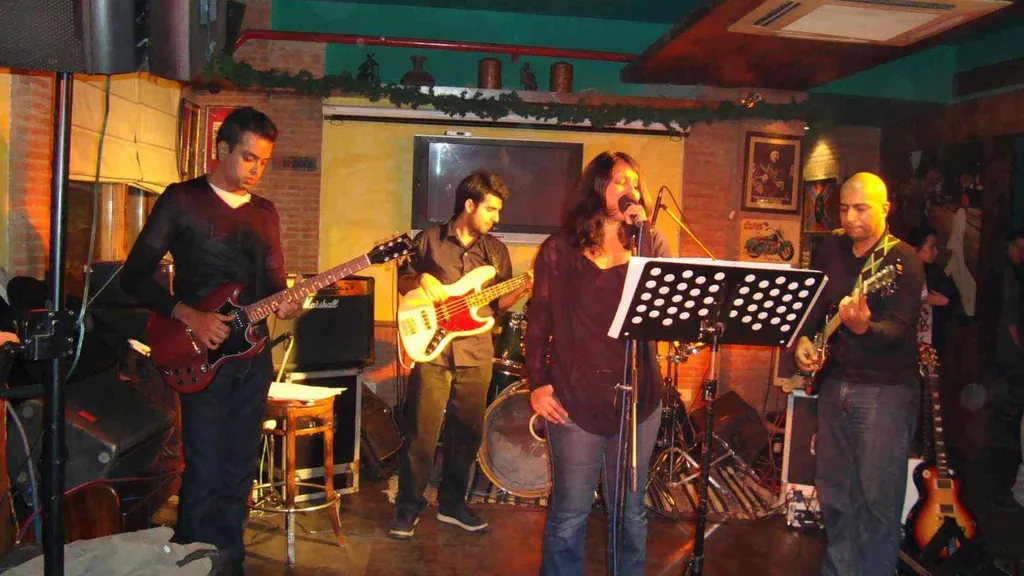live music performance at terrace pond cafe featuring a jazz band playing under elegant warm lighting with guests enjoying the ambience